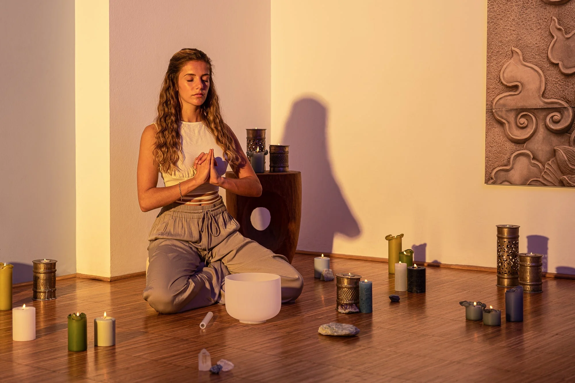 Sound Healing LAB | 432 Hz Pro Crystal Singing Bowl Chakra Set of 7 - Pure White Frosted Quartz - Image 3