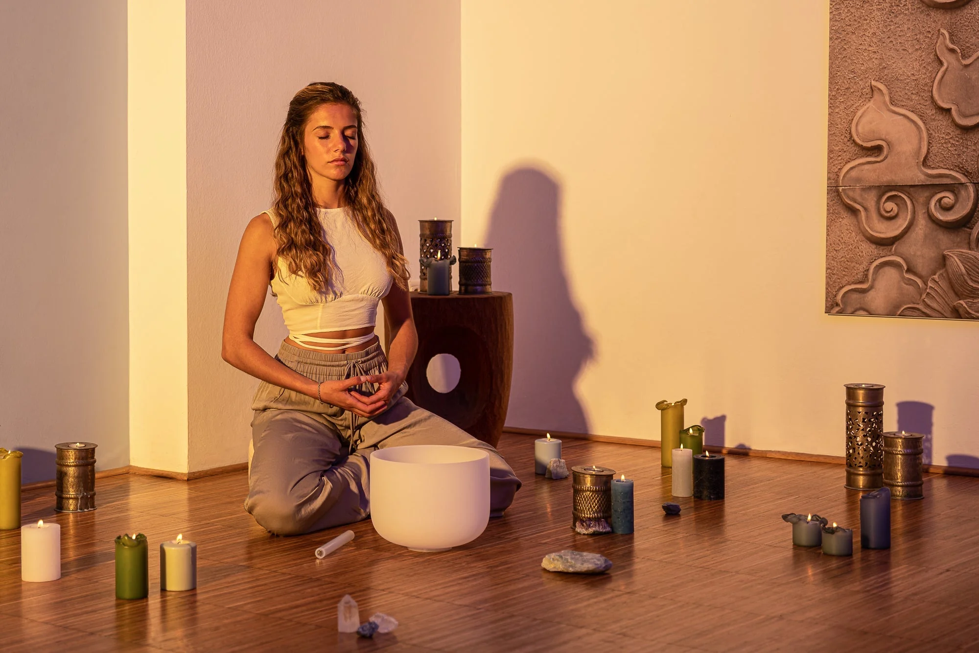 Sound Healing LAB | 432 Hz Pro Crystal Singing Bowl Chakra Set of 7 - Pure White Frosted Quartz - Image 5