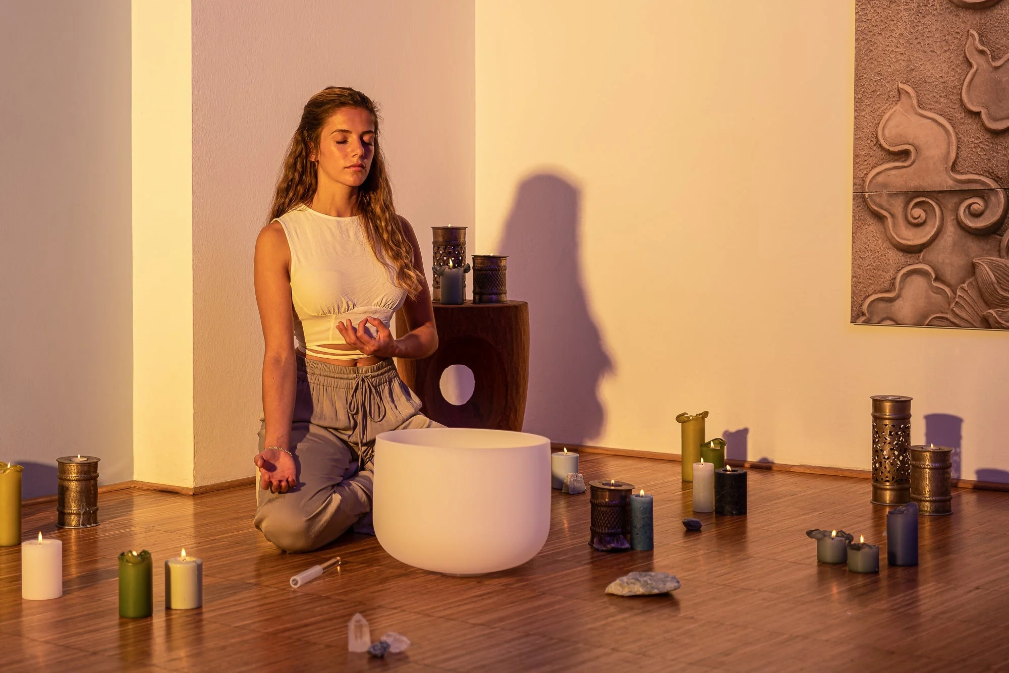 Sound Healing LAB | 432 Hz Pro Crystal Singing Bowl Chakra Set of 7 - Pure White Frosted Quartz - Image 9