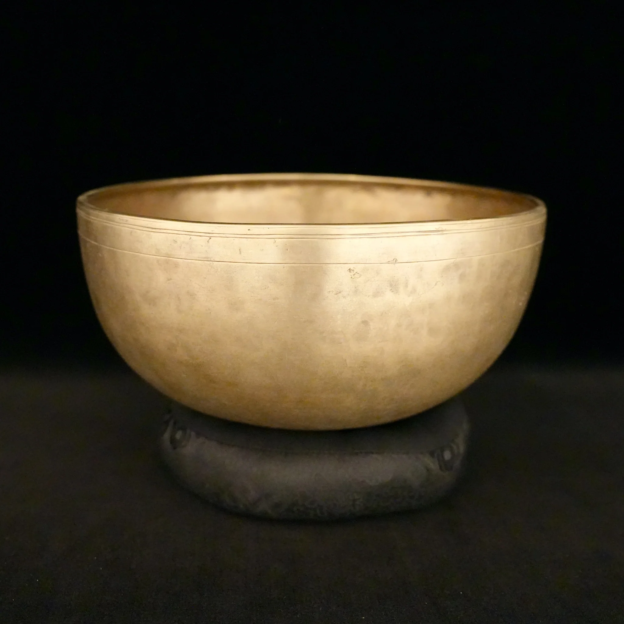 Singing Bowl Museum | Fine Antique Singing Bowl, Large - Accessories Included